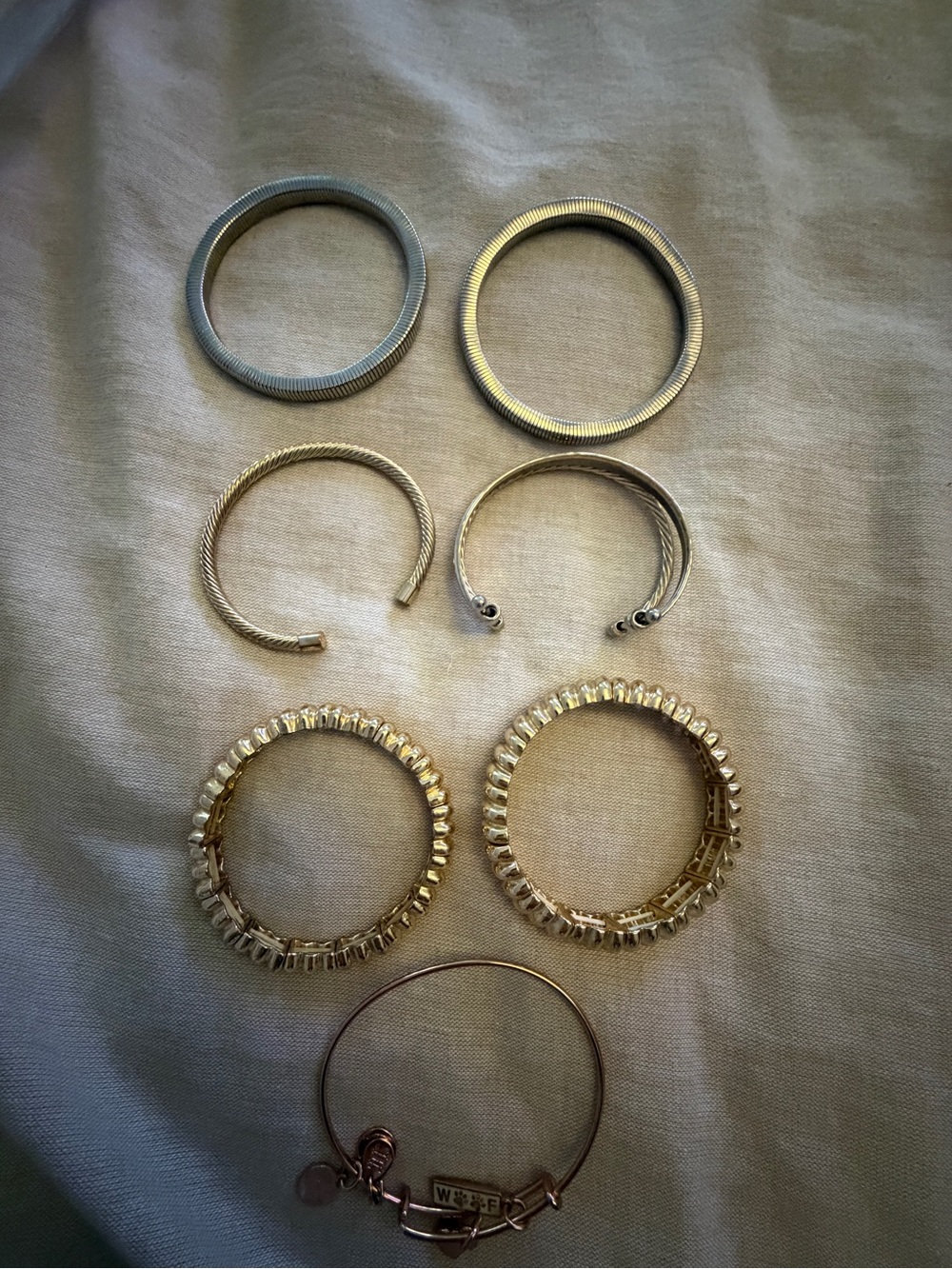 Mixed Metal Women’s Bangle Set - Gold and Silver Tones